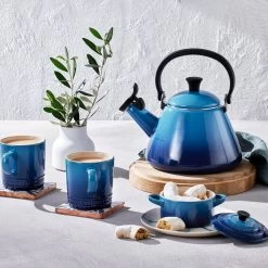 Le Creuset Kone Fluitketel 1,6 Liter Staal Azure -Boetiekwinkel voor keukengerei 40101022200000 alt4