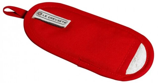 Le Creuset Steelgreep Hoes 18 X 8 Cm Textiel Kersrood 3 Le Creuset Steelgreep Hoes 18 X 8 Cm Textiel Kersrood