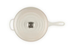 Le Creuset Signature Cassadou Braadpan ø 26 Cm Gietijzer Meringue 9 Le Creuset Signature Cassadou Braadpan ø 26 Cm Gietijzer Meringue -Boetiekwinkel voor keukengerei lc 20200116 hl ps fs 21079267164430 004