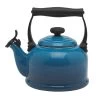 Le Creuset Tradition Fluitketel 2,1 Liter Staal Marseillebla -Boetiekwinkel voor keukengerei le creuset tradition fluitketel 2 1 liter staal marseilleblauw