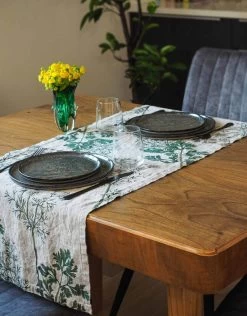 Oldenhof Herb Coreander Tafelloper 46 X 136 Cm Linnen -Boetiekwinkel voor keukengerei linoroom tablerunner coriande 34 1