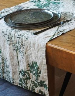 Oldenhof Herb Coreander Tafelloper 46 X 136 Cm Linnen -Boetiekwinkel voor keukengerei linoroom tablerunner coriande 34 5