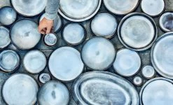 Serax Pure Schaal Met Borden ø 24 Cm Keramiek Blue Glazed 3-delig -Boetiekwinkel voor keukengerei pure 2020 1 990x600 16