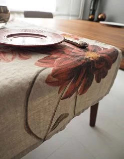 Oldenhof Dahlia Tafelloper 46 X 136 Cm Linnen 9 Oldenhof Dahlia Tafelloper 46 X 136 Cm Linnen -Boetiekwinkel voor keukengerei red floral linen table runner linoroom 2