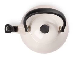 Le Creuset Kone Fluitketel 1,6 Liter Staal Shell Pink 7 Le Creuset Kone Fluitketel 1,6 Liter Staal Shell Pink -Boetiekwinkel voor keukengerei rs8933 lc 20190711 th ps 0652 2 scr